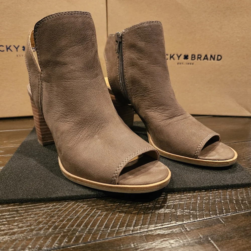 Lucky Brand Heels - Picture 3 of 10